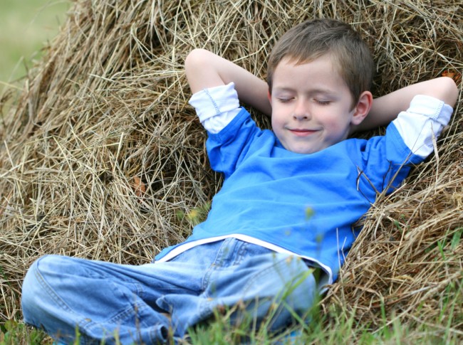 Kind beim Entspannen © shutterstock.com